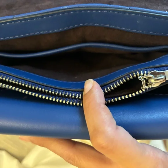 Brand new medium sized Michael Kors Shoulder Bag. Comes with dust bag and box - Picture 3 of 4